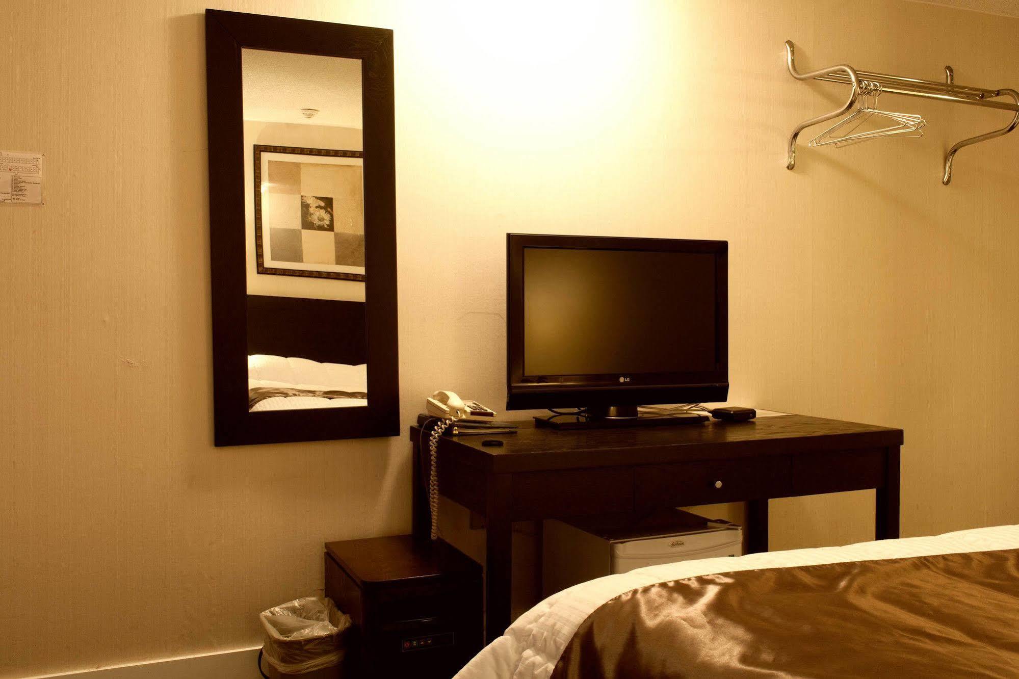 Hotel Moncton Buitenkant foto